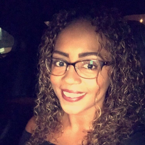 Meet your Posher, Nicole - Picture 1 of 1